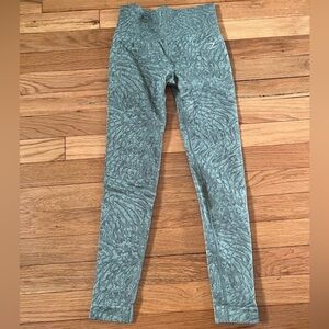 Gym shark leggings- xs- never worn- way to small for me